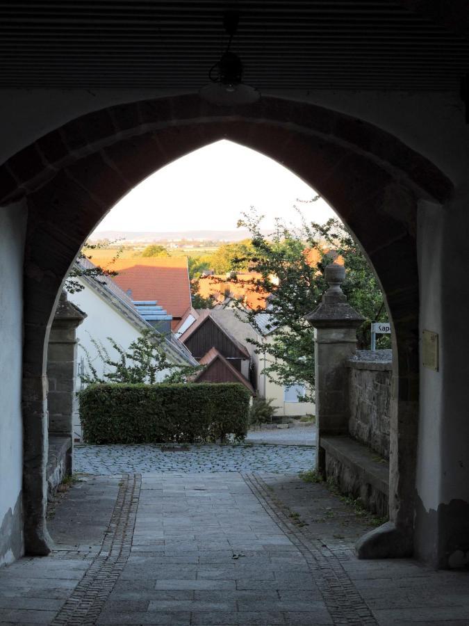 Turmstueble Im Torhaus Von 1545 Apartment Burgbernheim ภายนอก รูปภาพ