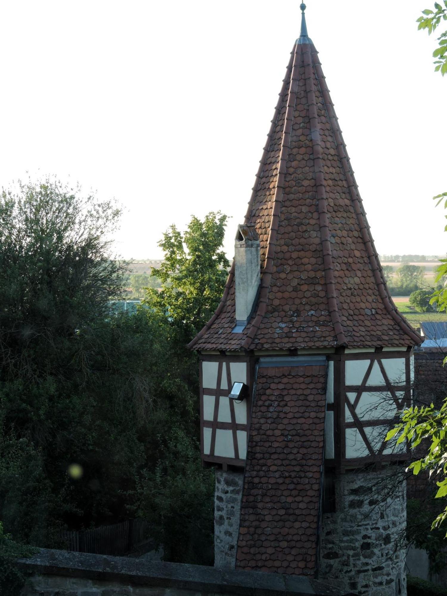 Turmstueble Im Torhaus Von 1545 Apartment Burgbernheim ภายนอก รูปภาพ